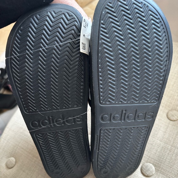 New Adidas Adilette Shower Black Slides - Picture 3 of 3